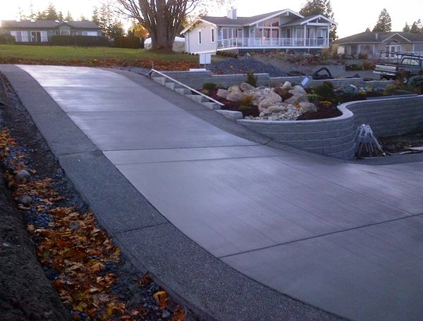 Custom exposed aggregate concrete driveway finish