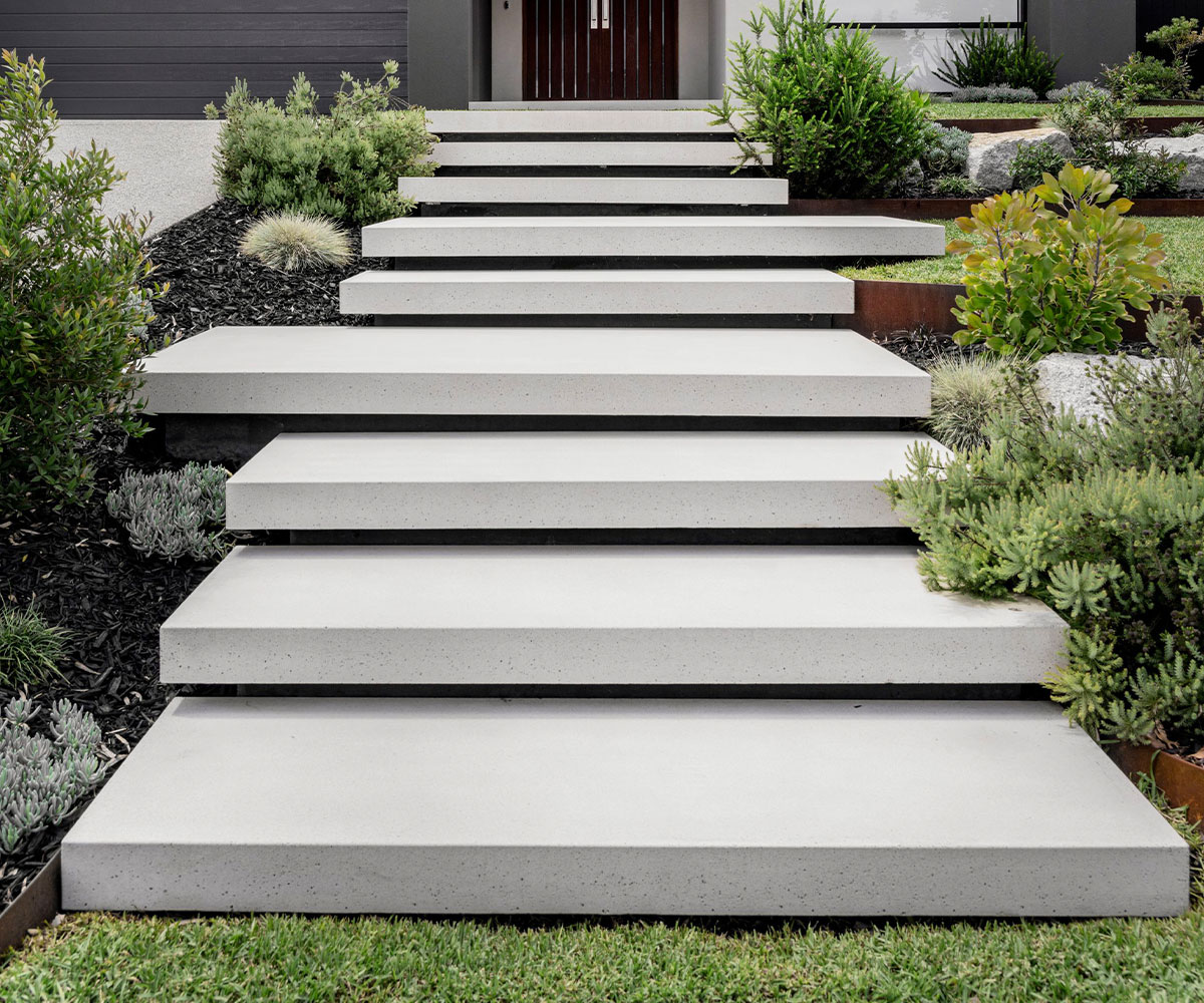 Floating concrete entry steps through landscaping in Gainesville, Florida