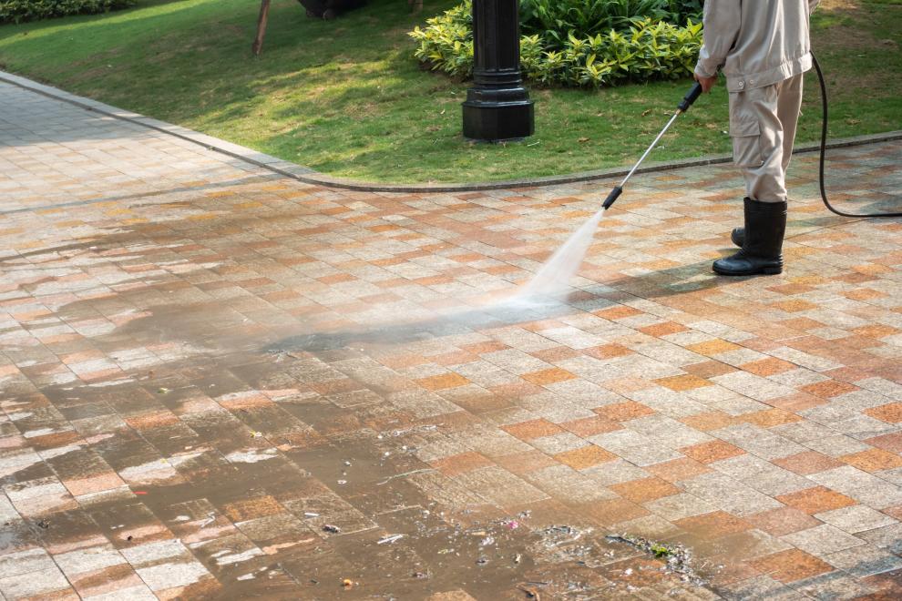 Pressure washing a paver entry walkway in Chiefland, Florida